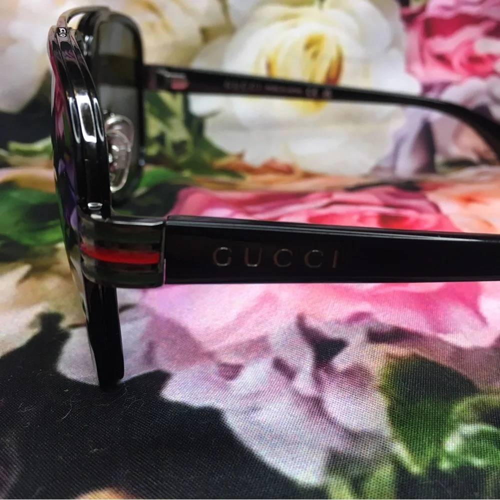Gucci Black Aviator glasses frames Logo in red & green on corners & arms  New